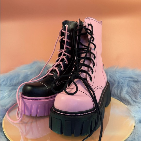Dollskill Pink and Black Mismatched Platform Combat Boots size 7 BRAND NEW. - Picture 7 of 9